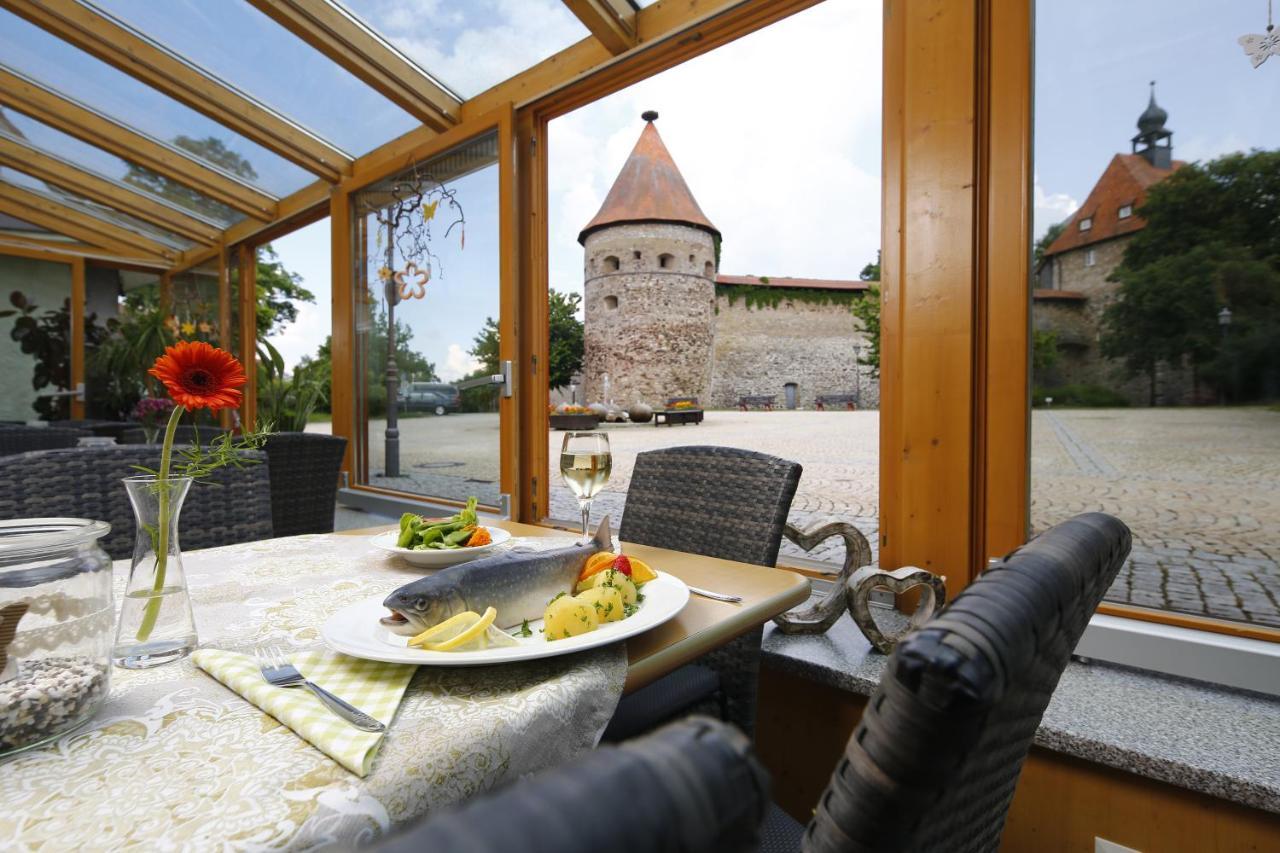 Gasthof Zur Burg Hohenberg an der Eger Buitenkant foto